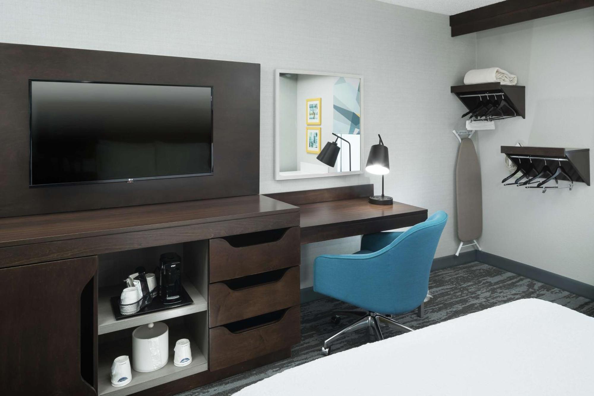 Hampton Inn Los Angeles Санта Кларита Екстериор снимка