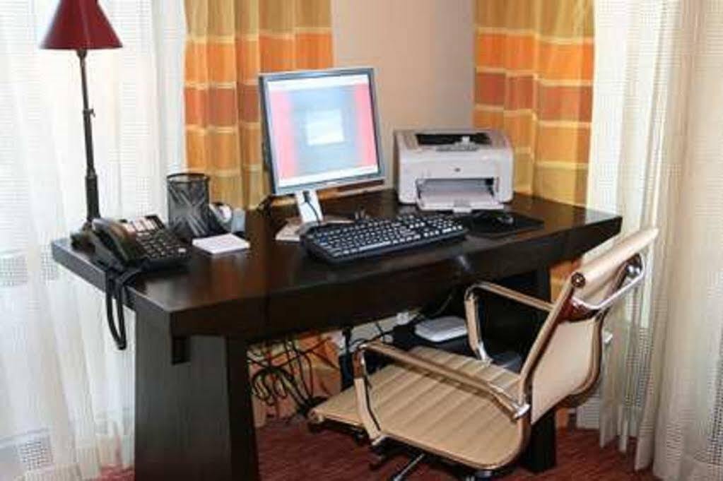 Hampton Inn Los Angeles Санта Кларита Екстериор снимка